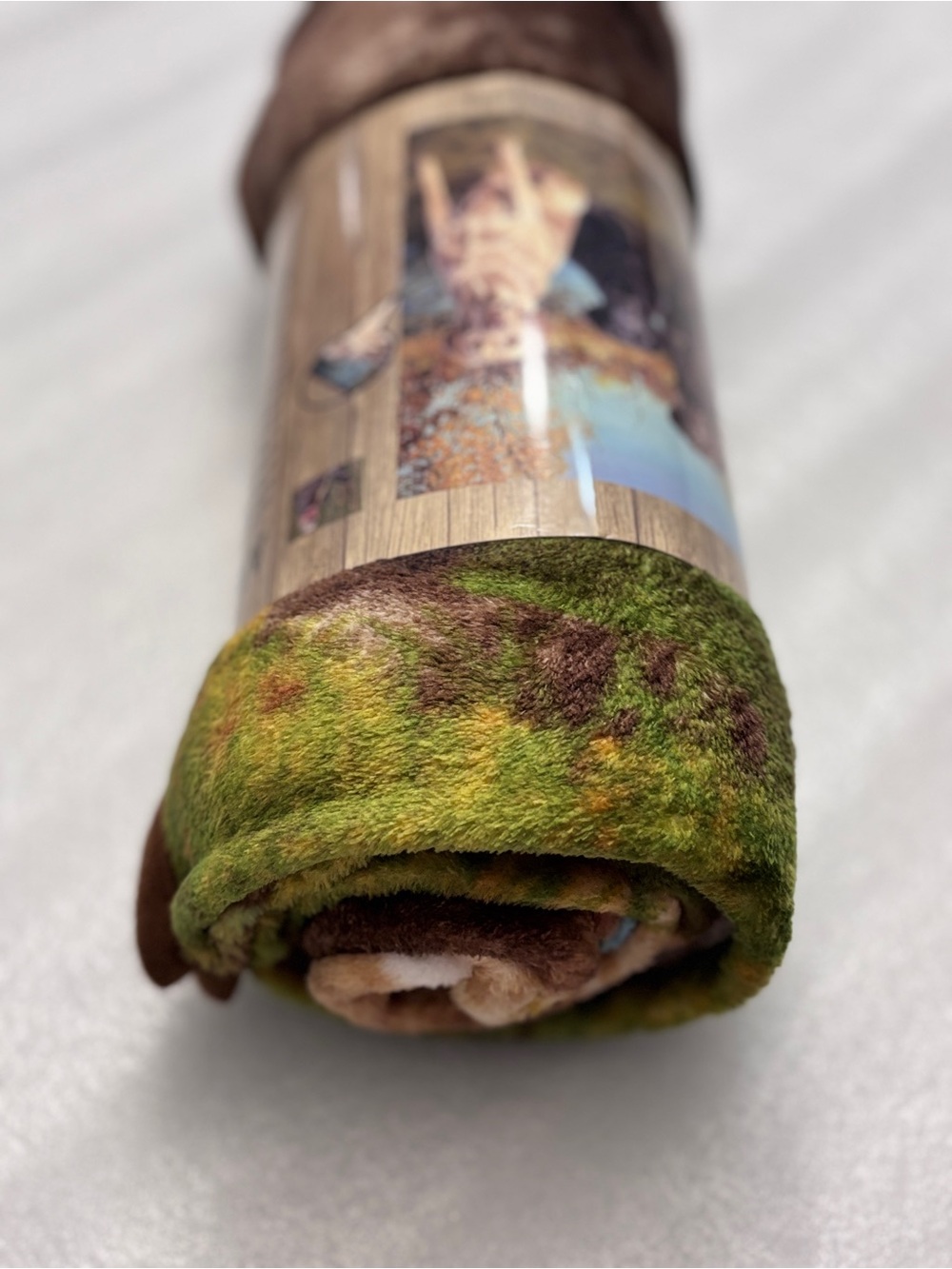 Plush Fleece Labrador Dogs Blanket Throw in Rustic Brown, Green and Blue - Picture 6 of 6